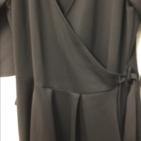 Women’s Dress - Picture 4 of 4